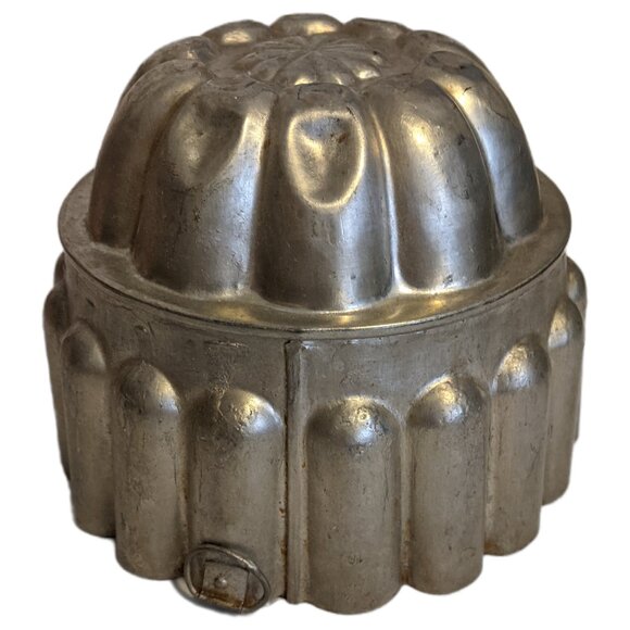Vintage Kitchen Vintage Steamed Pudding Mold Fluted Metal Cake Pan